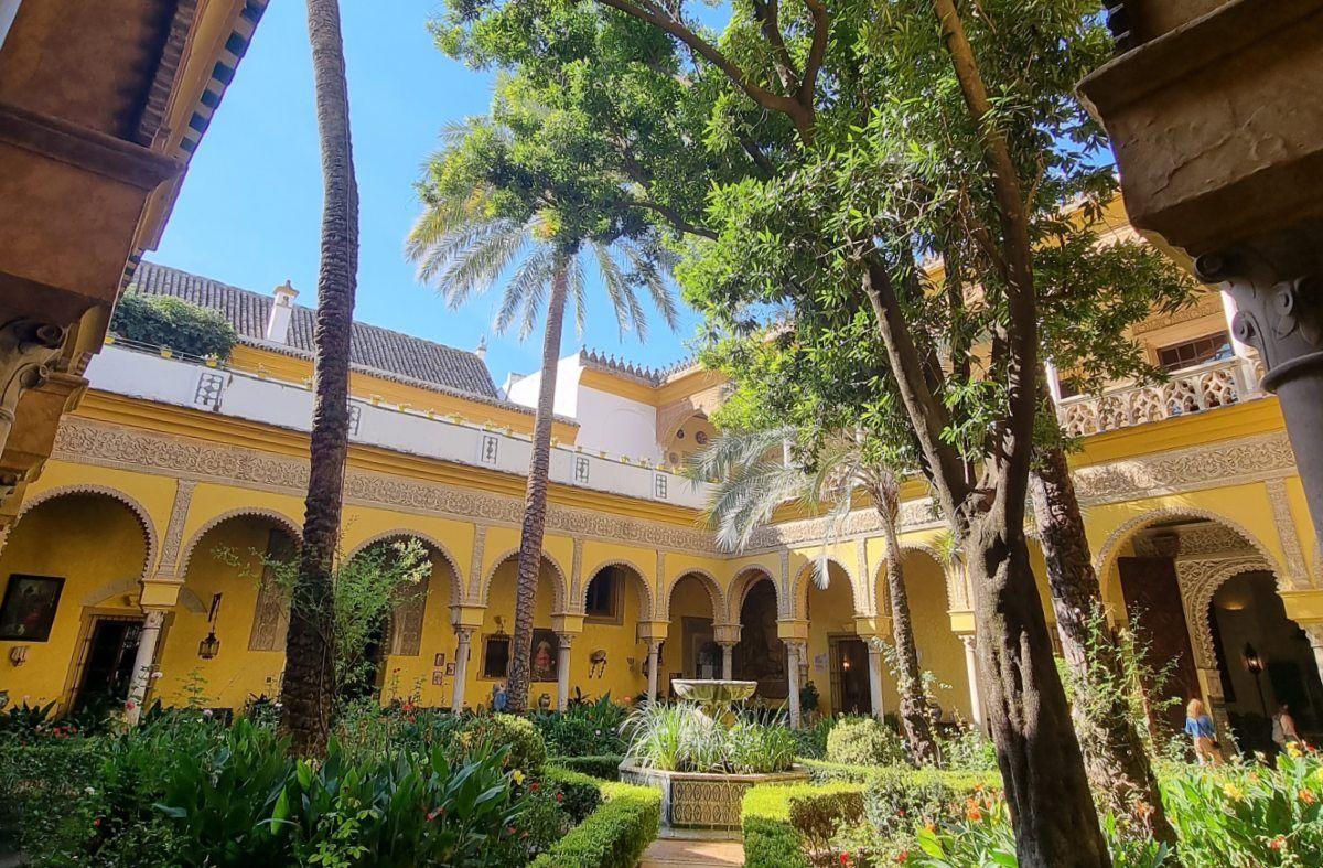 Visit the Palacio de las Dueñas